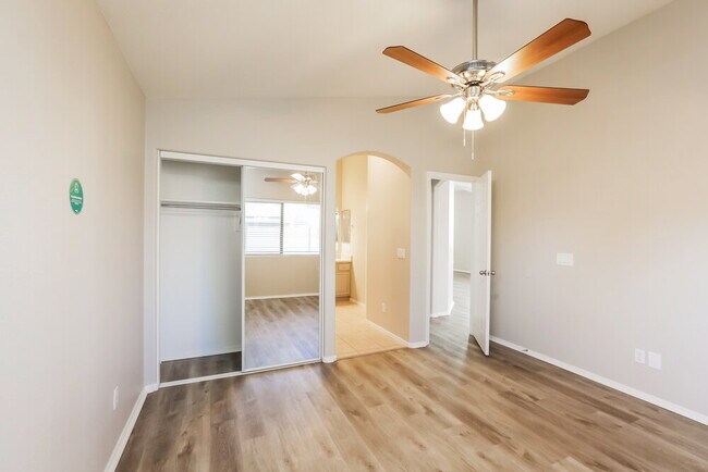 Building Photo - 4001 E Timberline Rd