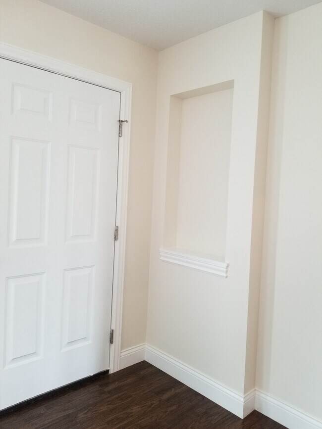 Building Photo - Beautiful and Modern 3 Bed 2.5 bath Home!