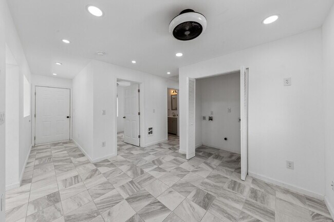 Building Photo - Updated Duplex