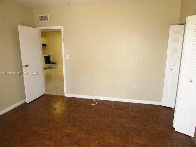 Building Photo - 5100 SW 41st St