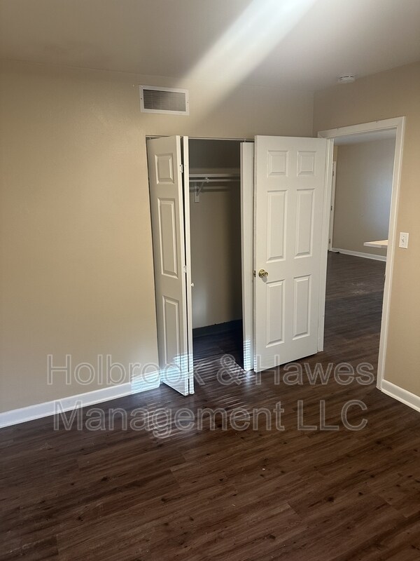 Building Photo - 540 Irish Dr