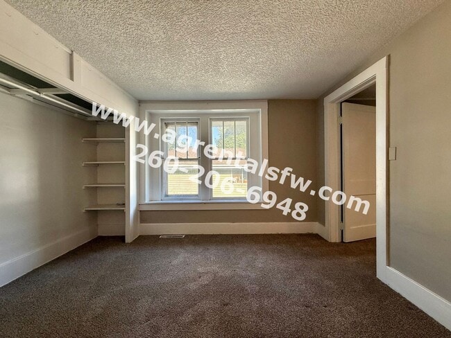 Building Photo - 3 Bedroom House
