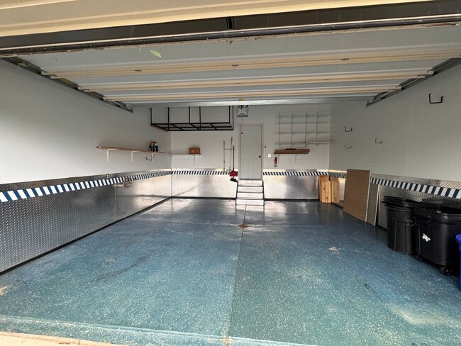 Building Photo - Beautiful 3 Bedroom town-home in Haymaker Pointe