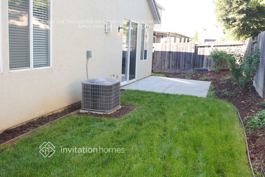 Building Photo - 1755 Waterfall Dr