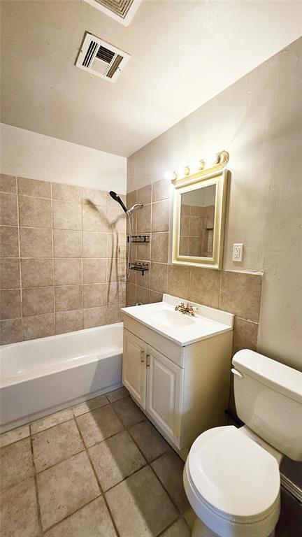 Building Photo - 2132 Churchill Pl
