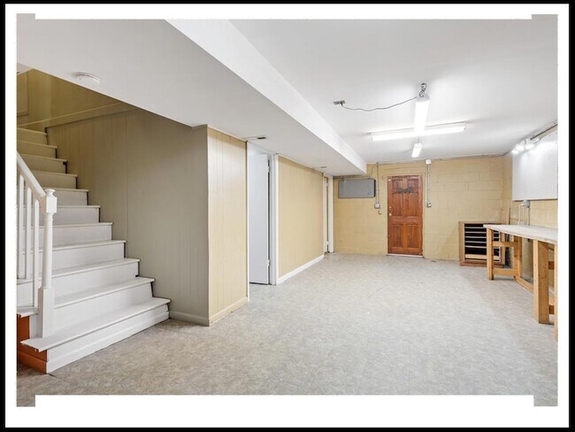 Building Photo - 112 E Lawson St