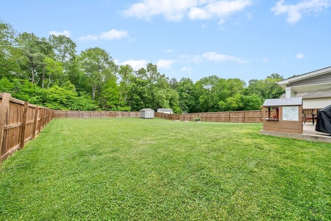 Building Photo - 1607 Ellie Piper Cir