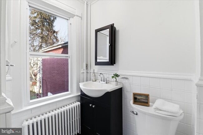 Building Photo - 819 E Marion St