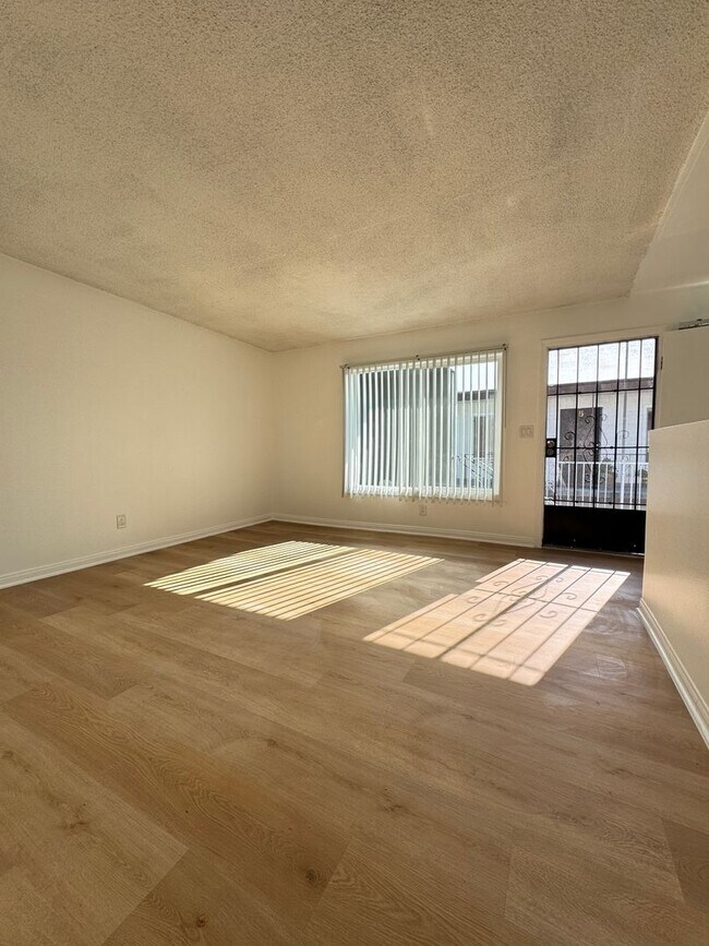 Interior Photo - 14719 S. Berendo