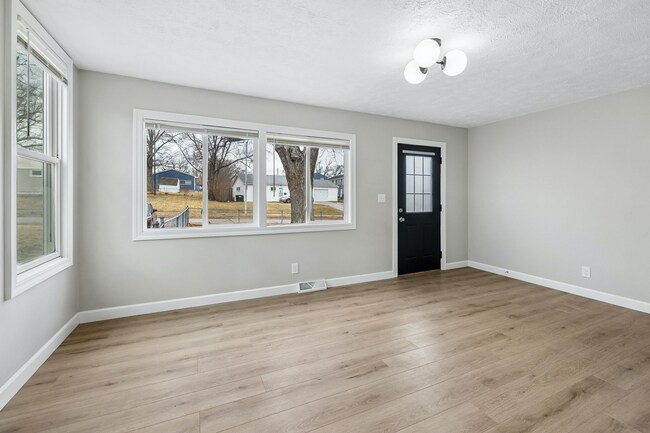 Building Photo - 3111 S 40th St