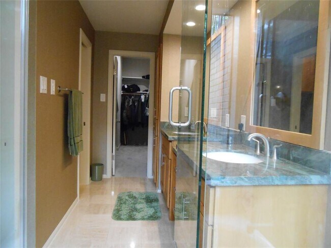 Building Photo - 9588 Doliver Dr