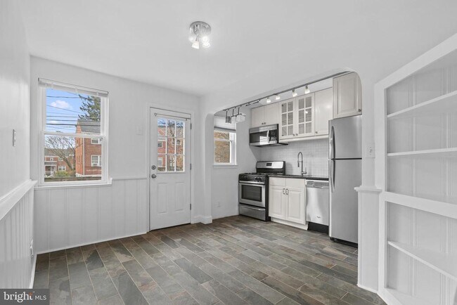 Building Photo - 227 Willow Ave