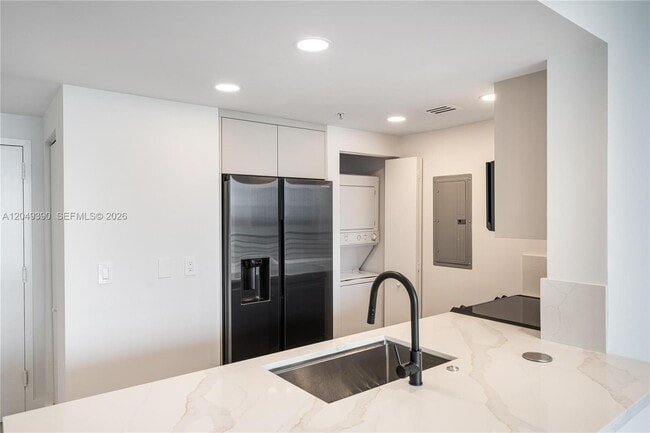 Building Photo - 325 S Biscayne Blvd