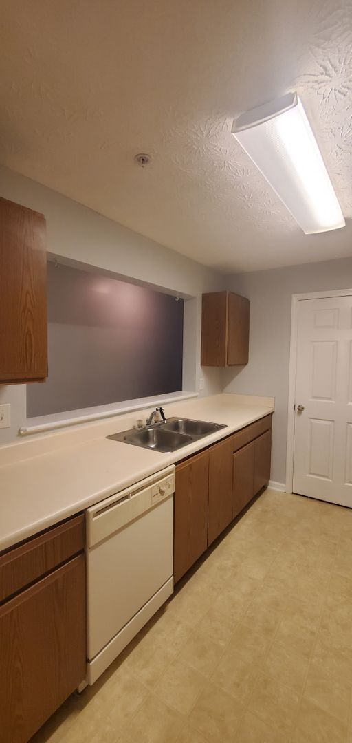 Building Photo - Open House on  Spacious Condo