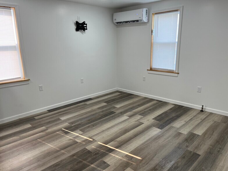 Building Photo - 112 E Young St