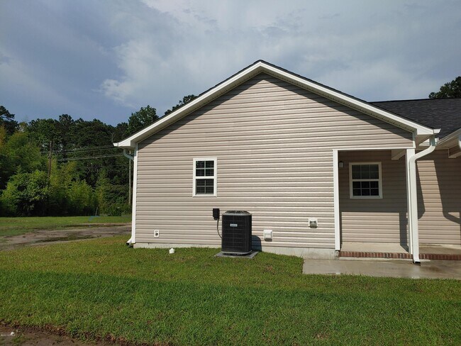 Building Photo - 421 Belgrade-Swansboro Rd