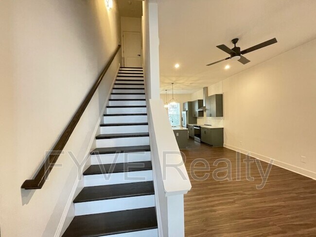 Building Photo - 194 Chestnut Cir