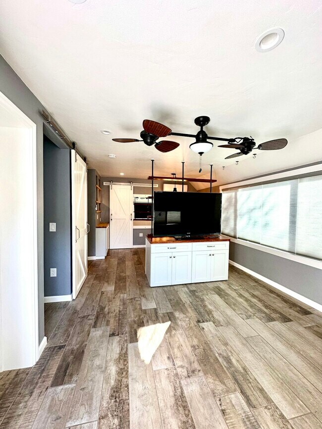 Building Photo - 38374 Rainbow Heights Pl