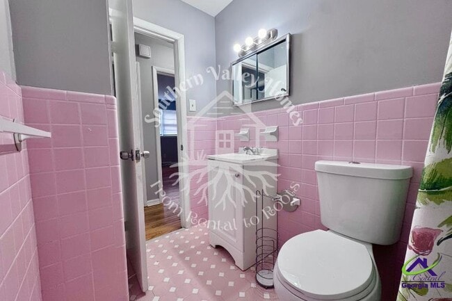 Building Photo - 305 Sparta St