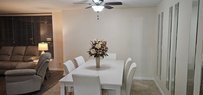 Building Photo - Riverfront Community Resort Style 2/2 Condo