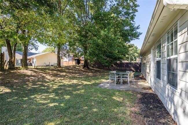Building Photo - 2493 Barndale Dr