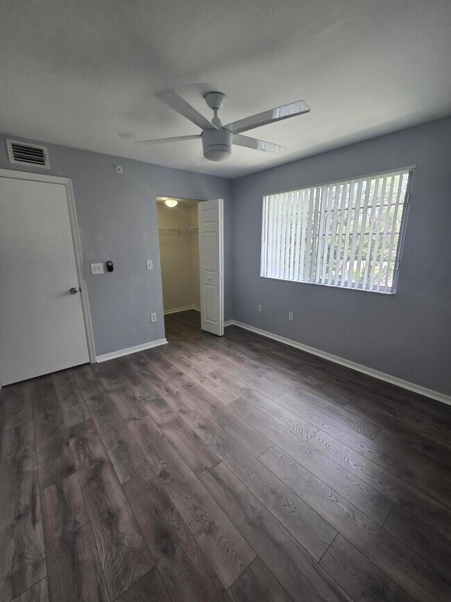 Building Photo - 1400 Crestwood Ct S