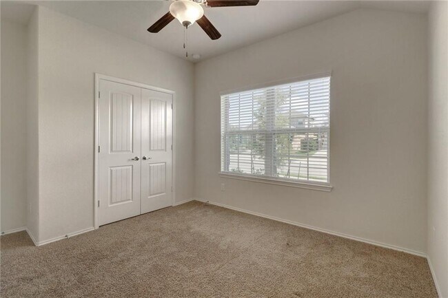 Building Photo - 330 Briar Park Dr