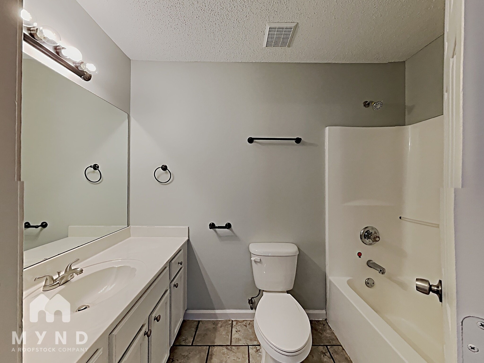 Building Photo - 2025 Plantation Pkwy