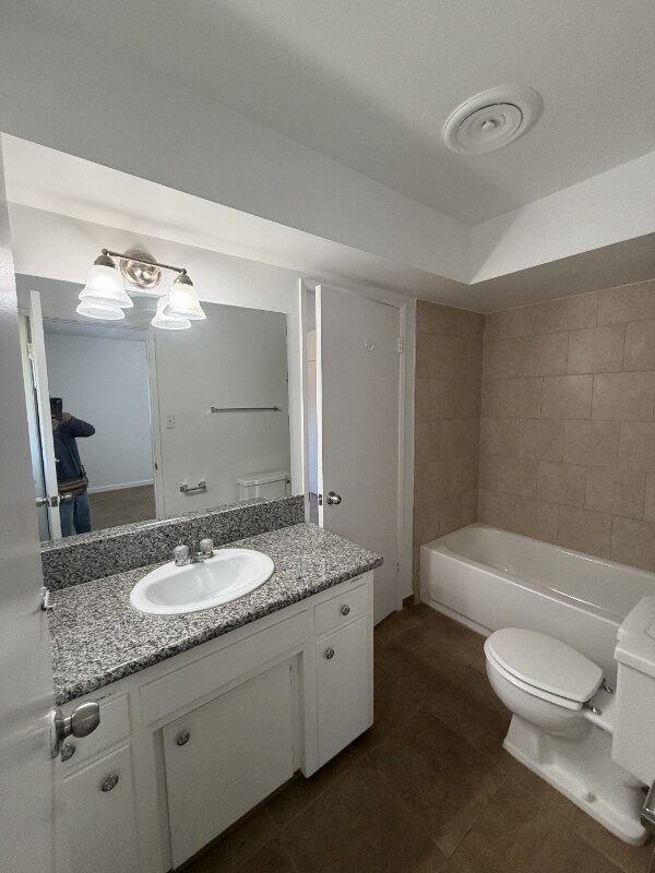 Building Photo - 5904 Daggett Ave