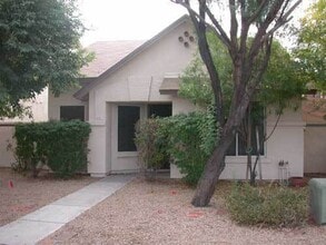 Building Photo - NICE 3 BED, 2 BATH HOME LOCATED NEAR 67TH ...