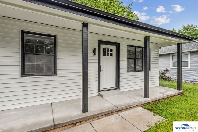 Building Photo - 2 bedroom 2 bath home