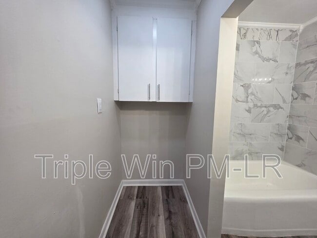 Building Photo - 608 W Martin St