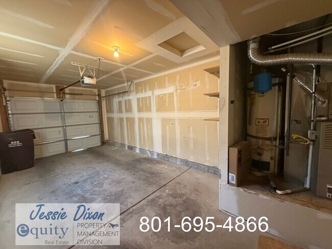 Building Photo - 116 W Newbury Ln