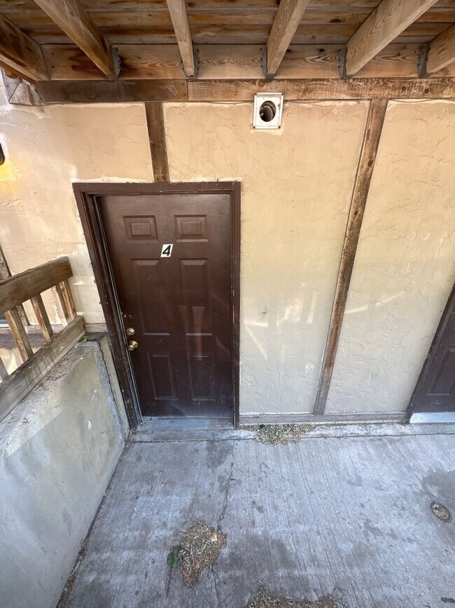 Building Photo - 75 E 860 S