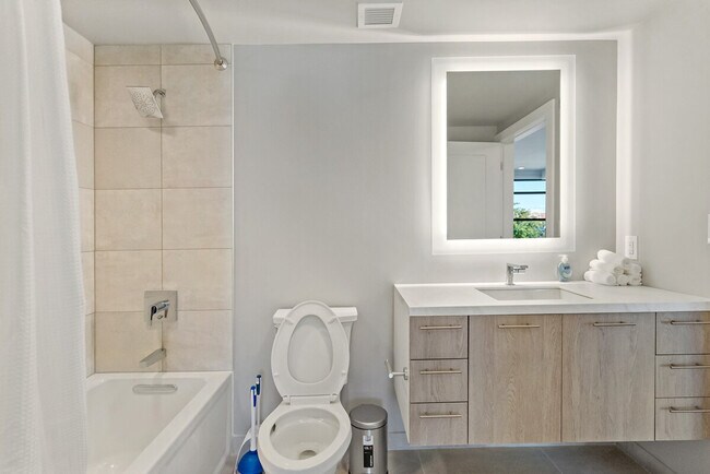 Building Photo - 904 T St NW