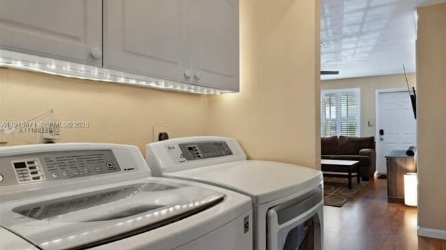 Building Photo - 8069 SW 19th Ct