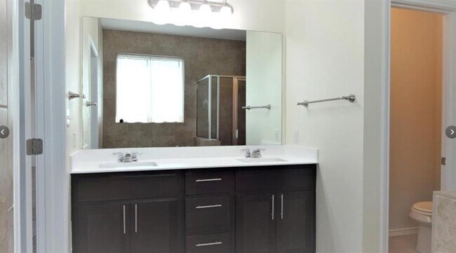 Building Photo - 704 Carillion Dr