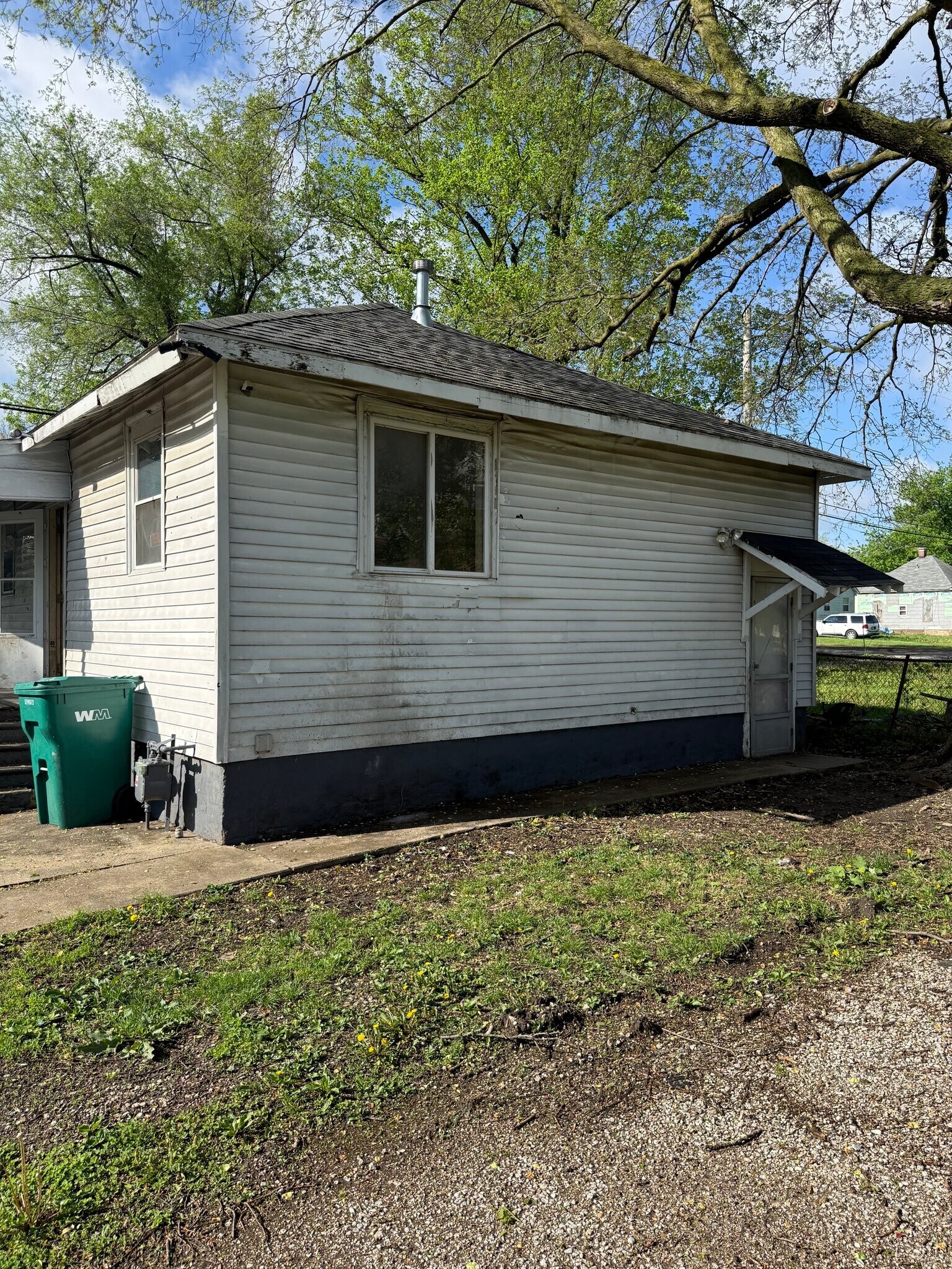 Building Photo - 347 N Stone St