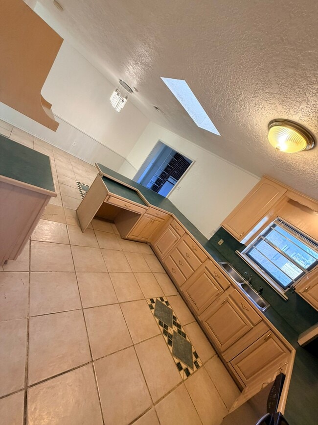 Building Photo - 1323 SE Clover Ln