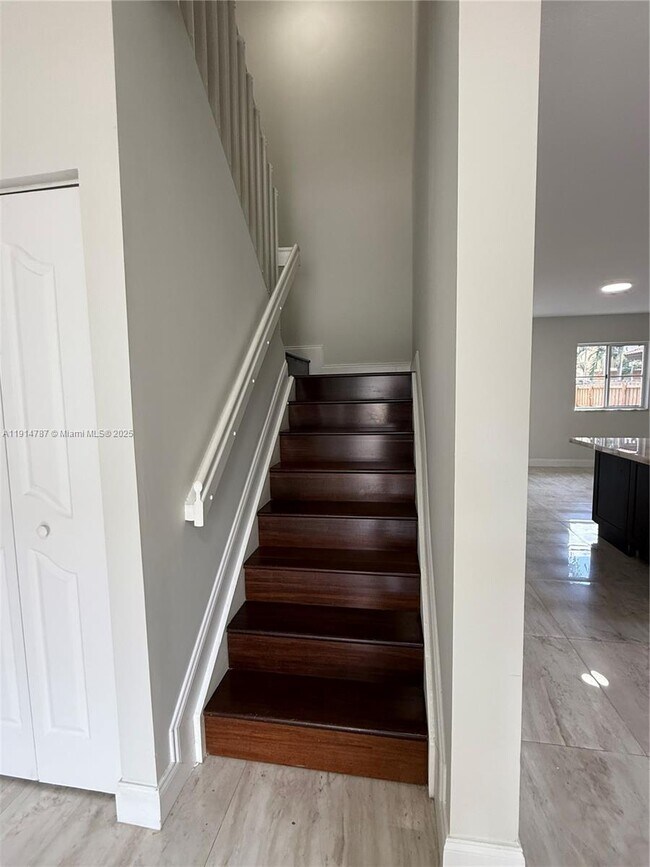 Building Photo - 4157 NE 14th St