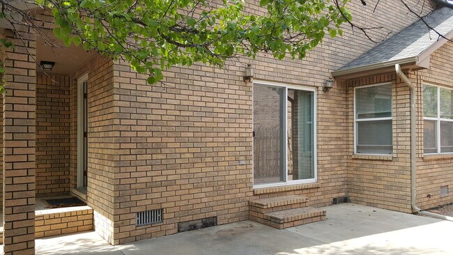Building Photo - 2401 N 10th St