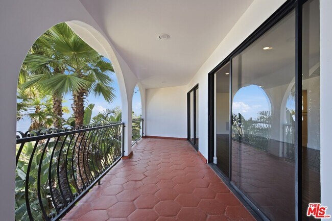 Building Photo - 8908 Appian Way