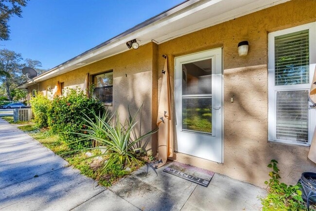 Building Photo - 2703 Forest Knoll Dr