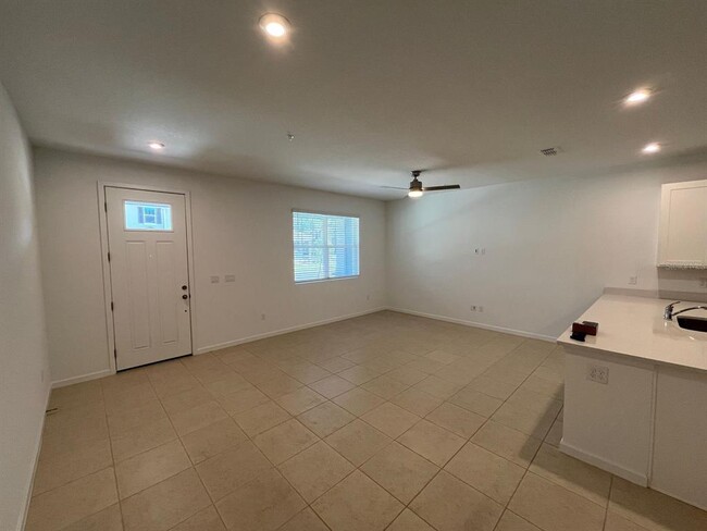 Building Photo - 9815 Walkway Dr