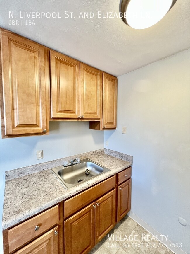 Building Photo - Few Steps! Top floor! Affordable 2-Bed wit...