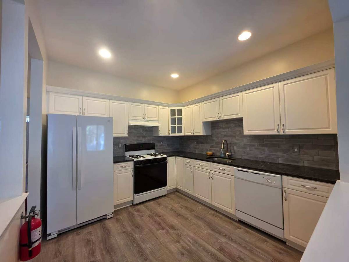 Building Photo - 17 Springhill Dr