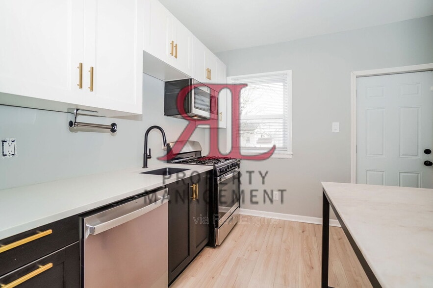 Building Photo - 543 E Jenkins Ave