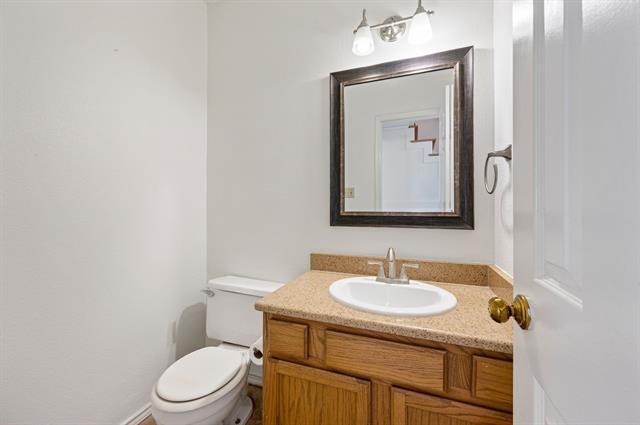 Building Photo - 4348 Kenwood Dr