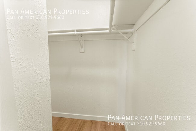 Building Photo - 4484 La Deney St