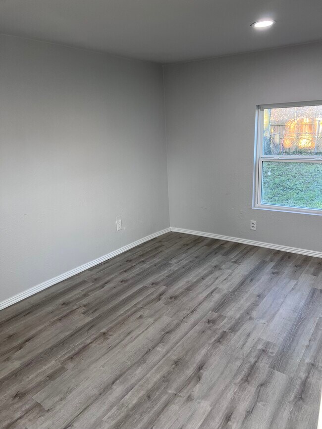 Building Photo - 209 Pecan St